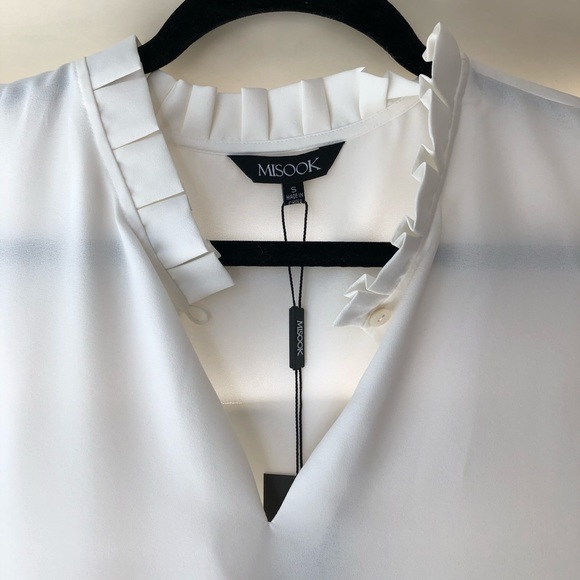 White Misook Sleeveless Blouse w/ Ruffle Collar - Picture 3 of 6